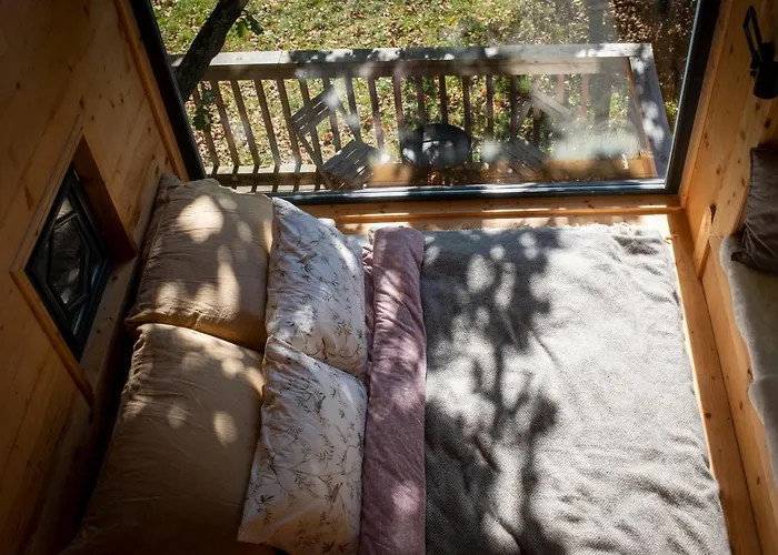 Enjoy Cozy Tree House Hills Forest Gardens Beautiful Views Sauna Hotbath 度假居