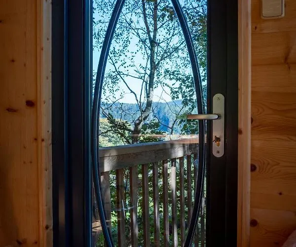 Enjoy Cozy Tree House Hills Forest Gardens Beautiful Views Sauna Hotbath 度假居